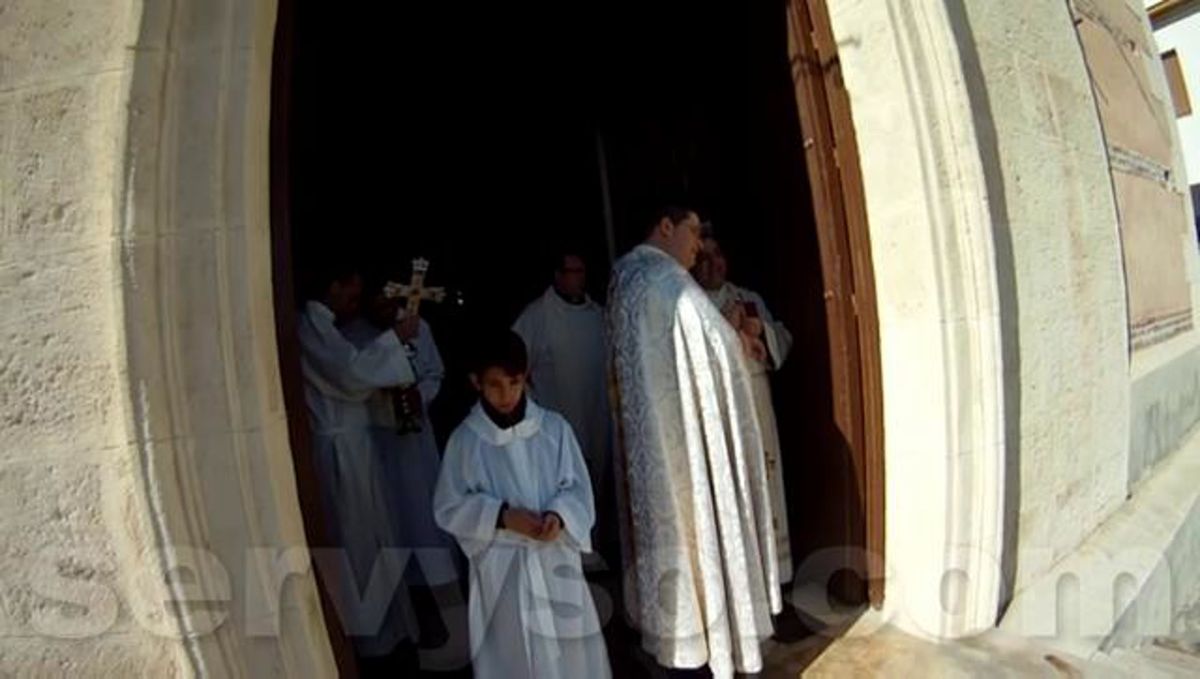 Bendición del altar de la iglesia de Lucainena de las Torres, grabada por SERVYSO